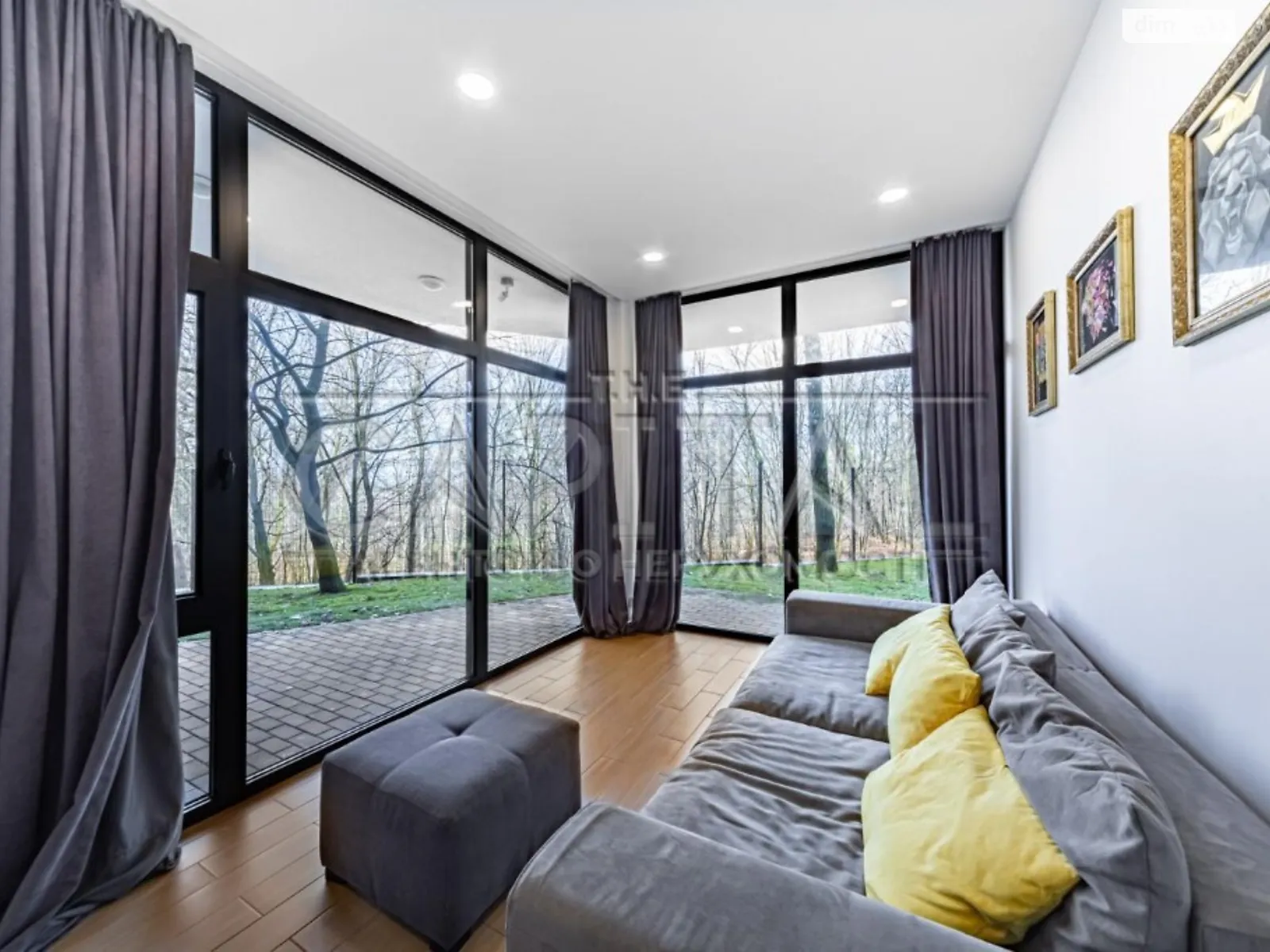 Продается дом на 2 этажа 390 кв. м с беседкой, цена: 1650000 €
