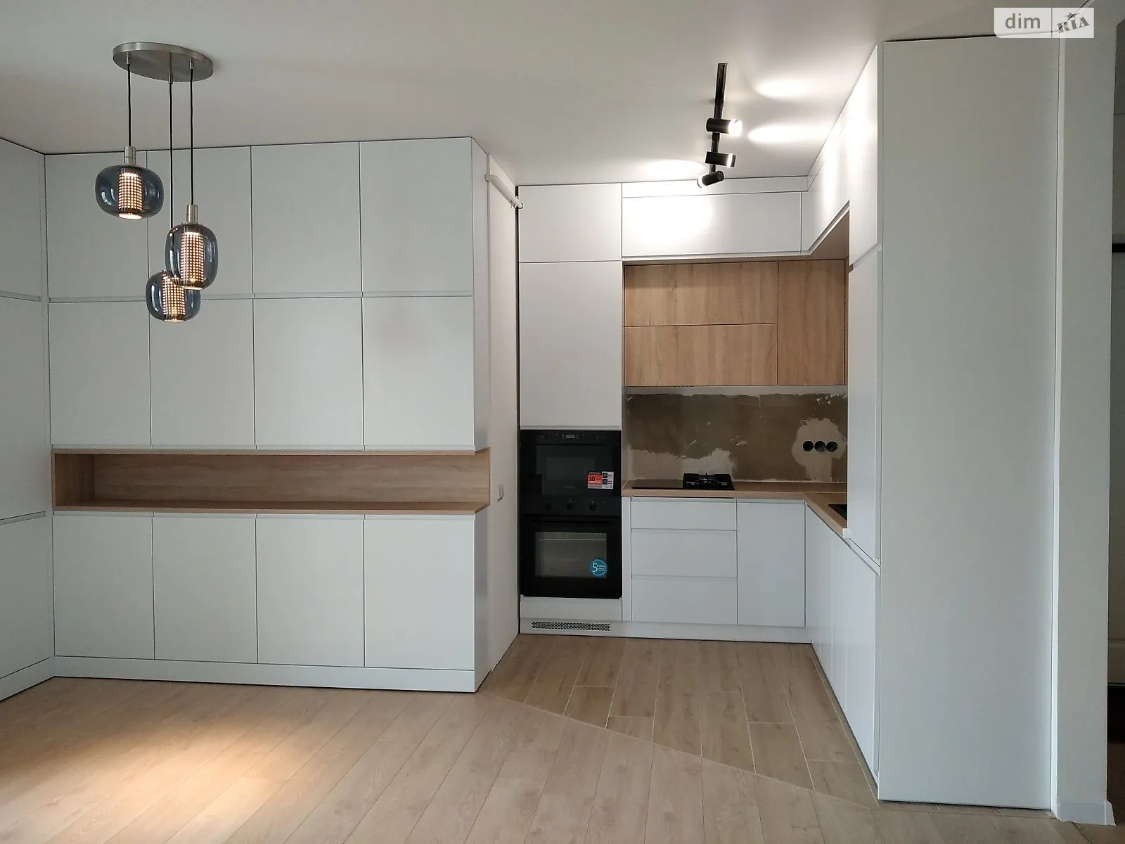 Продается 2-комнатная квартира 67.5 кв. м в Черновцах, цена: 135000 $