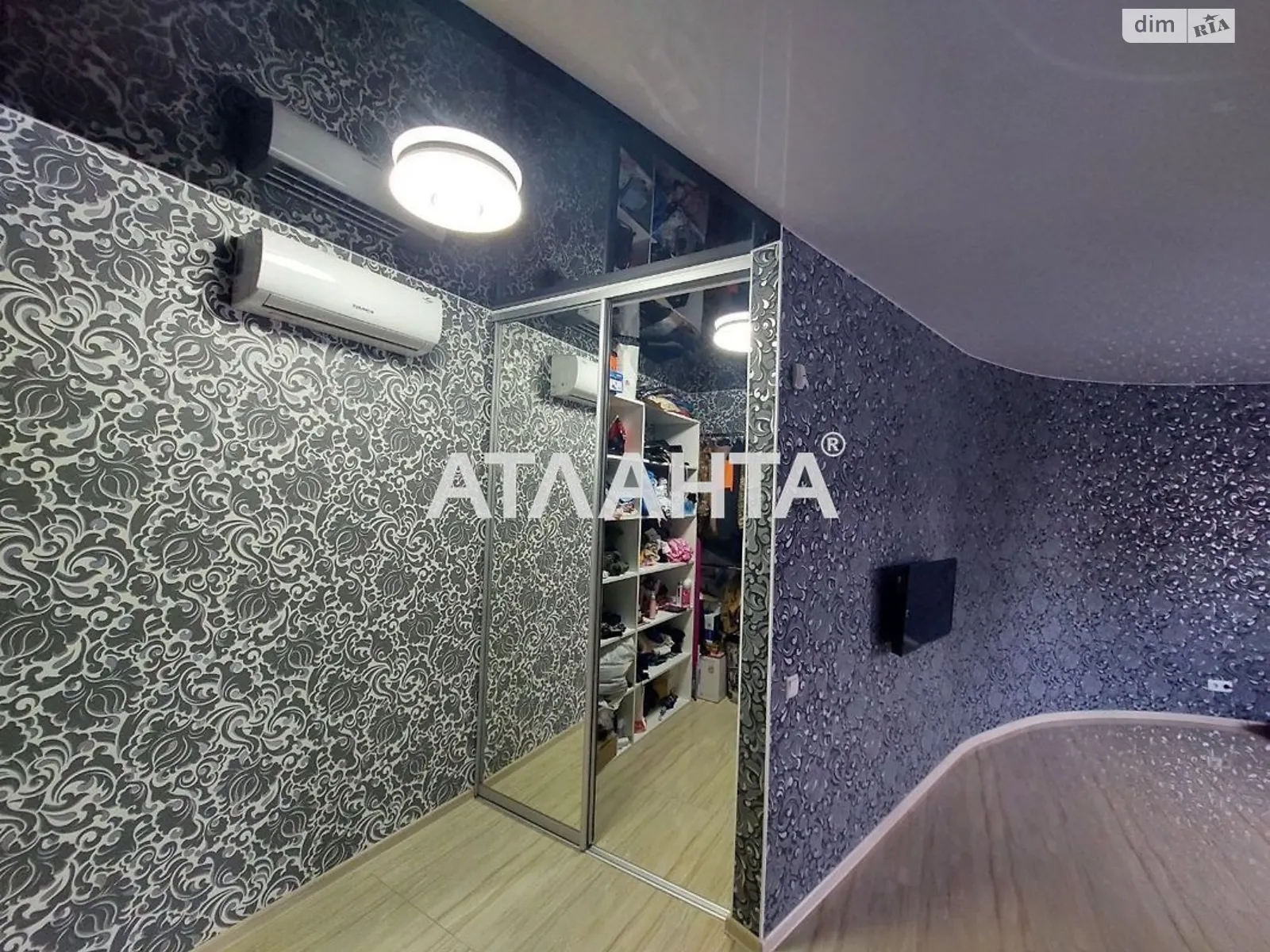 Продается 1-комнатная квартира 54.4 кв. м в Одессе, пер. Испанский, 2А - фото 1