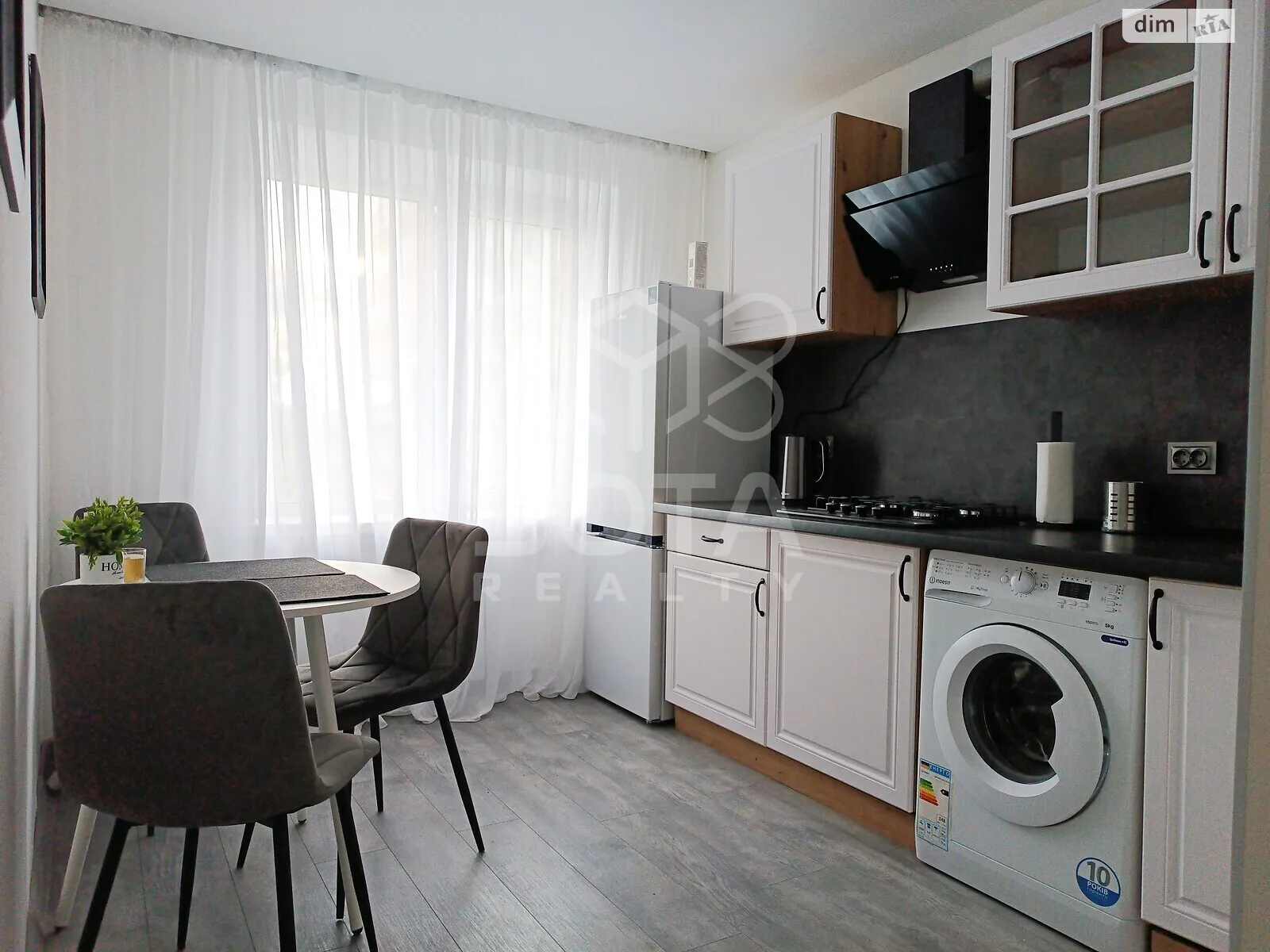 Продается 2-комнатная квартира 42 кв. м в Киеве, ул. Героев полка АЗОВ(Маршала Малиновского), 25