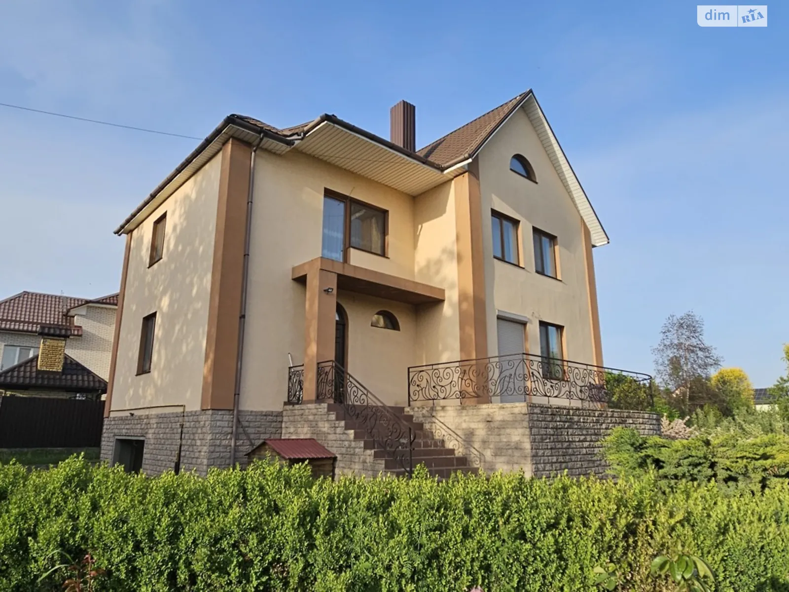 Продается дом на 2 этажа 190 кв. м с камином, цена: 290000 $ - фото 1