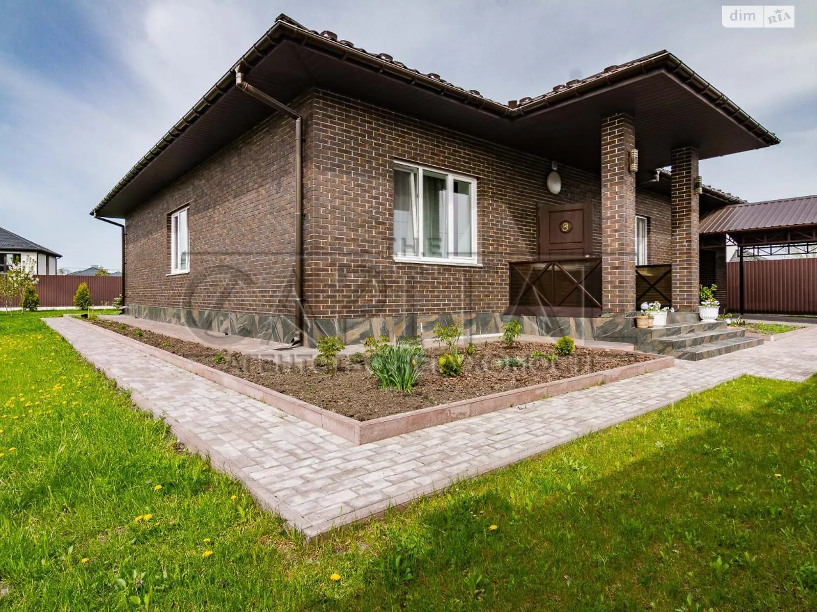 Продается одноэтажный дом 180 кв. м с садом, цена: 285000 $ - фото 1