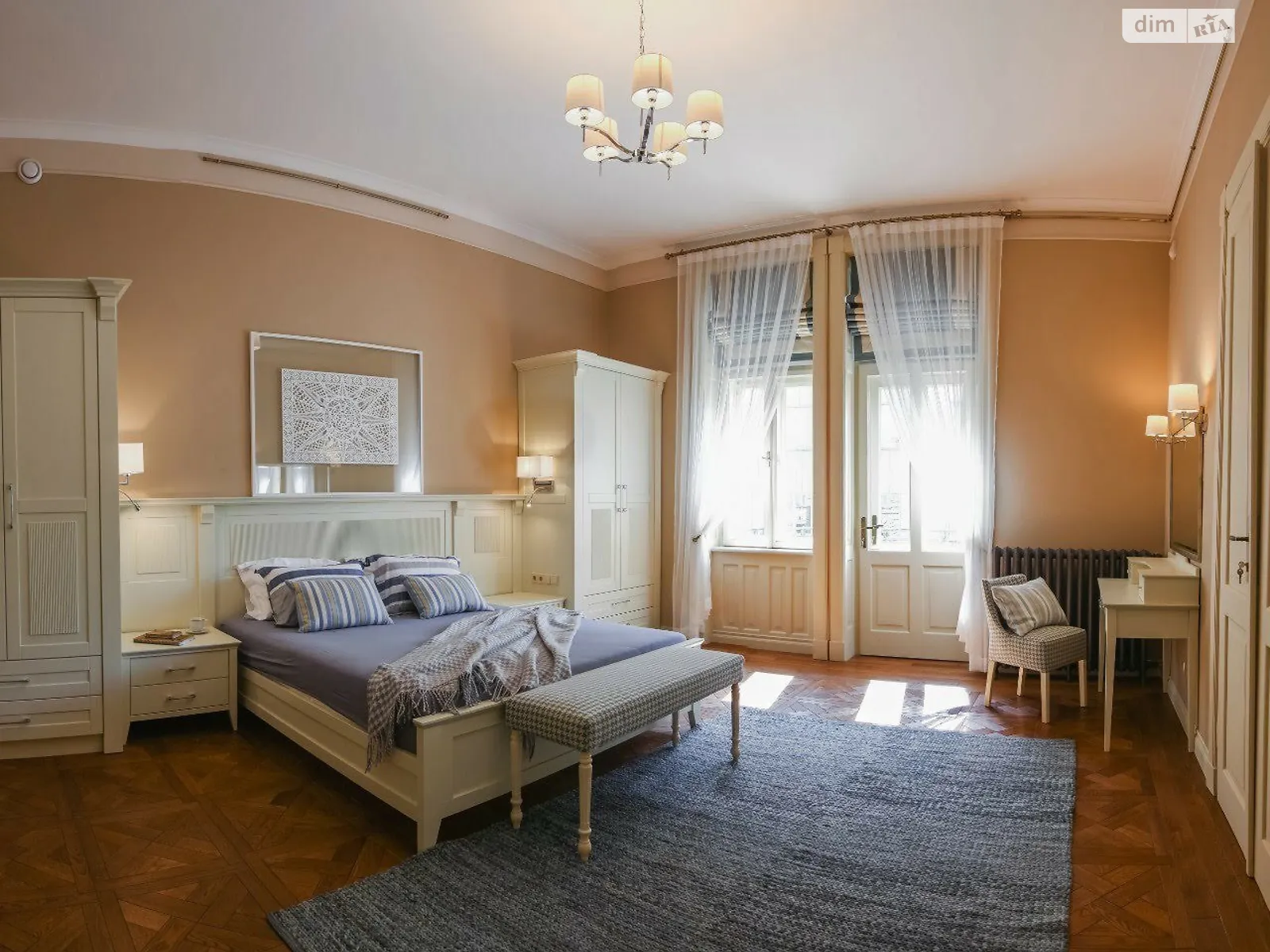 Сдается в аренду 2-комнатная квартира 100 кв. м в Львове, цена: 900 $