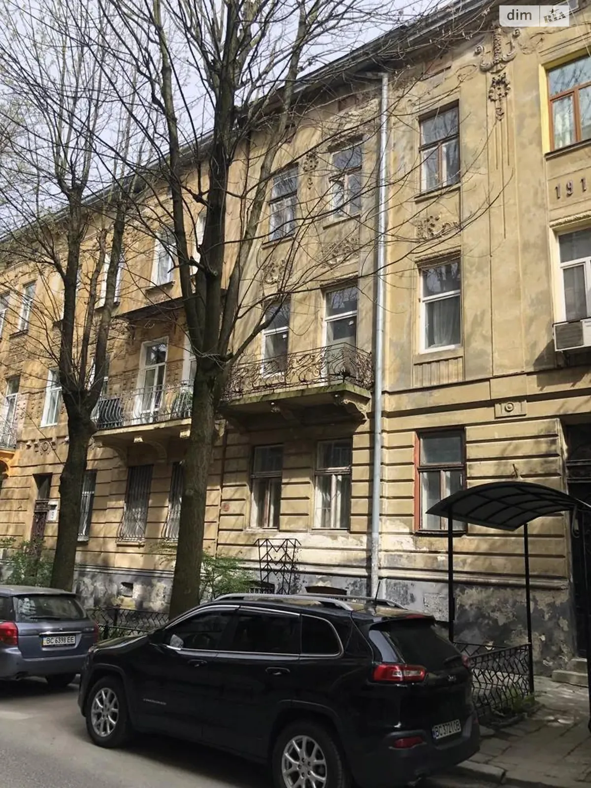 Продается 3-комнатная квартира 80 кв. м в Львове, ул. Верхратского, 8
