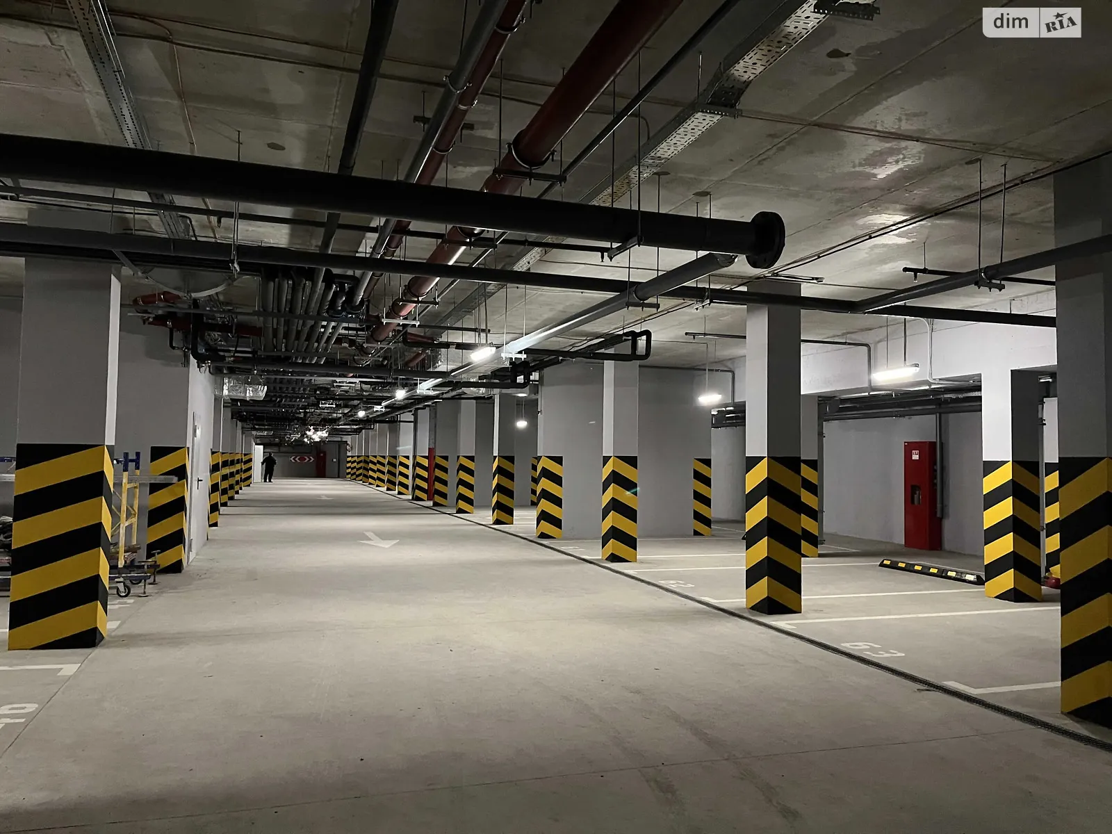 Продается подземный паркинг под легковое авто на 18 кв. м, цена: 24000 $ - фото 1