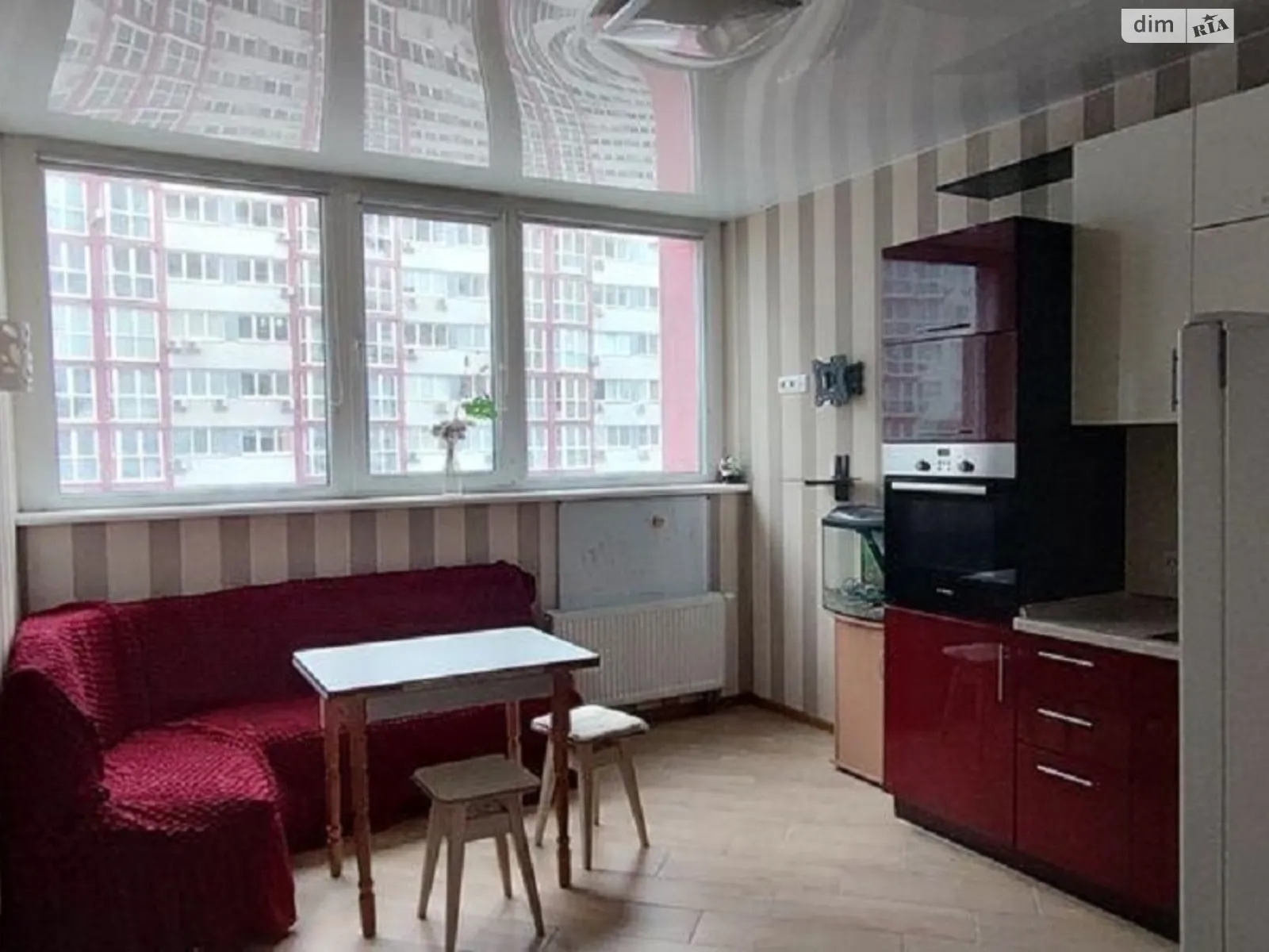 Продається 1-кімнатна квартира 50 кв. м у Києві, ул. Драгоманова, 2Б