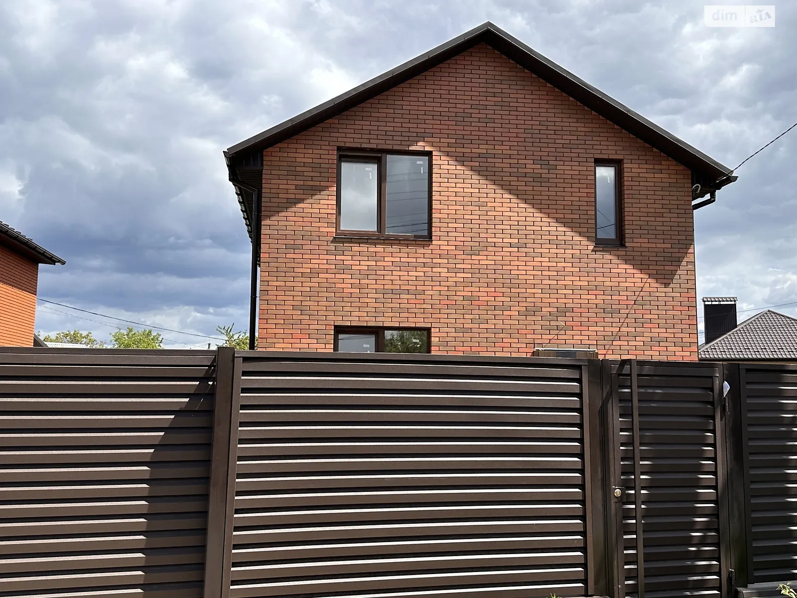 Продается дом на 2 этажа 120 кв. м с беседкой, цена: 83999 $ - фото 1