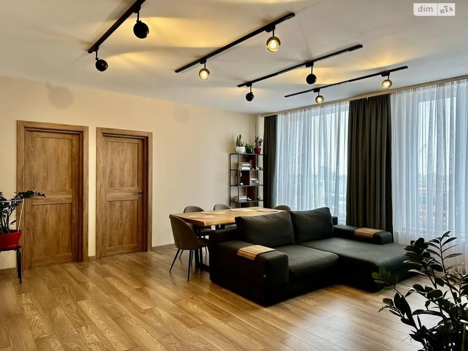 Продається 2-кімнатна квартира 67 кв. м у Львові