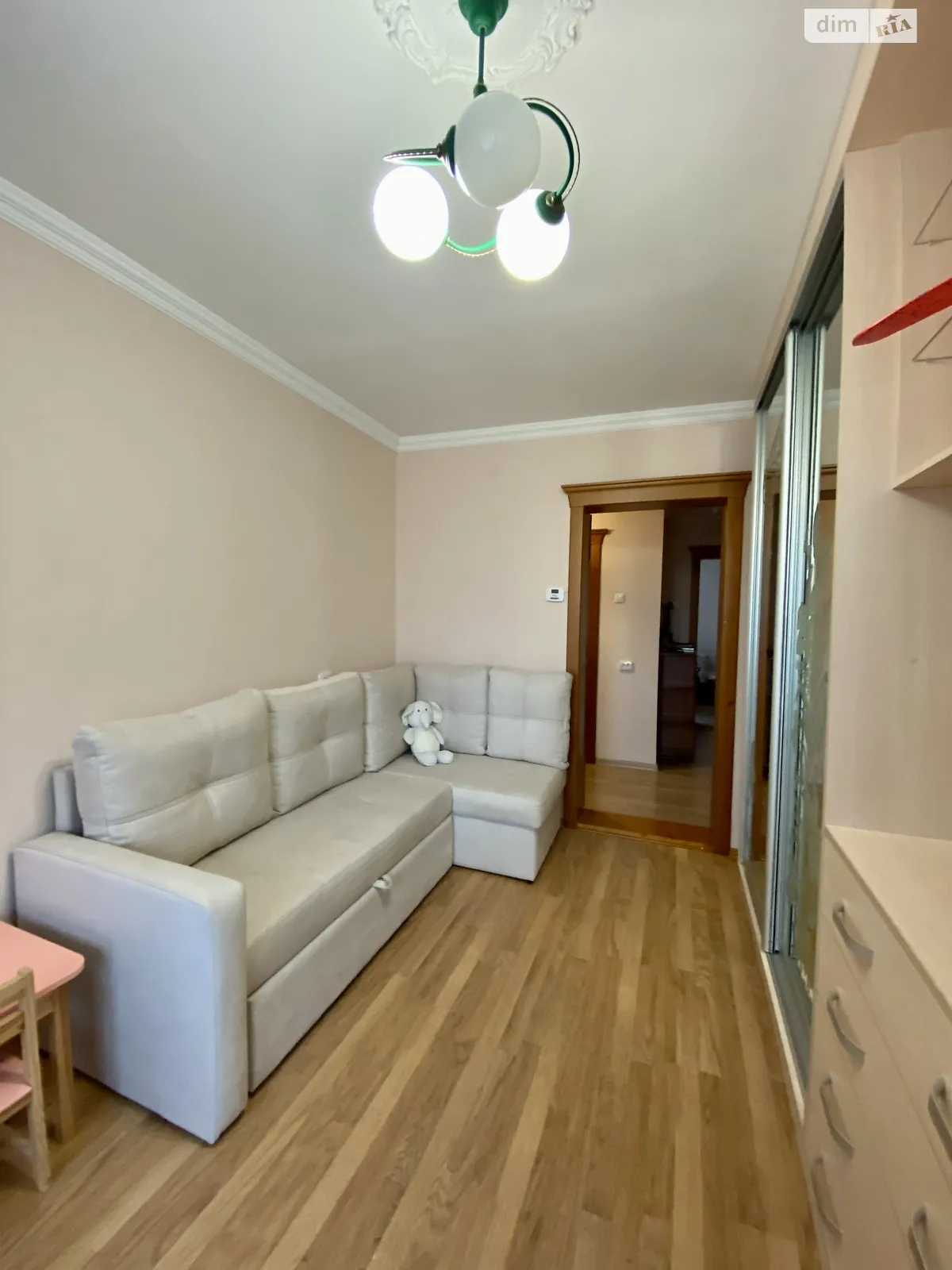 Сдается в аренду 3-комнатная квартира 70 кв. м в Черновцах, цена: 300 $