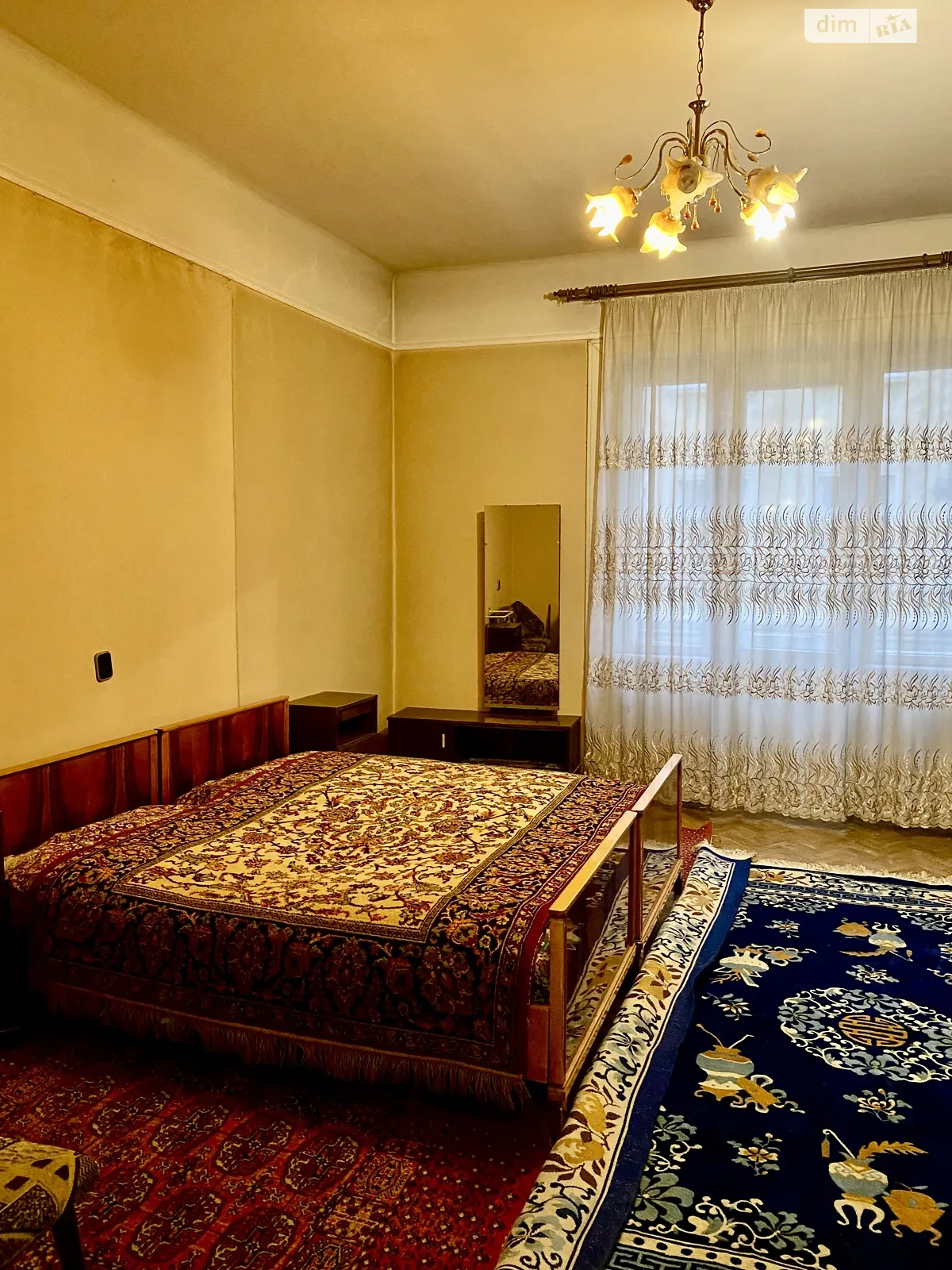 Продается 2-комнатная квартира 67 кв. м в Черновцах, вул. Первомайская