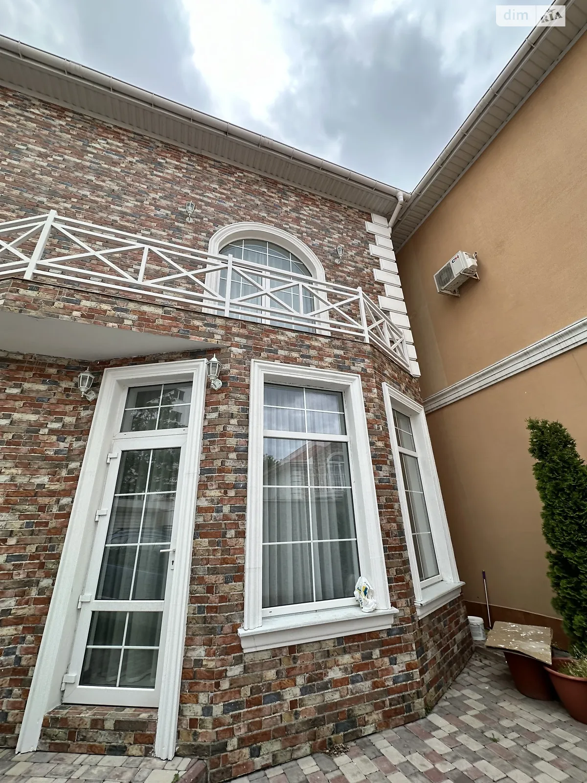 Продается дом на 3 этажа 232 кв. м с мансардой, цена: 350000 $ - фото 1