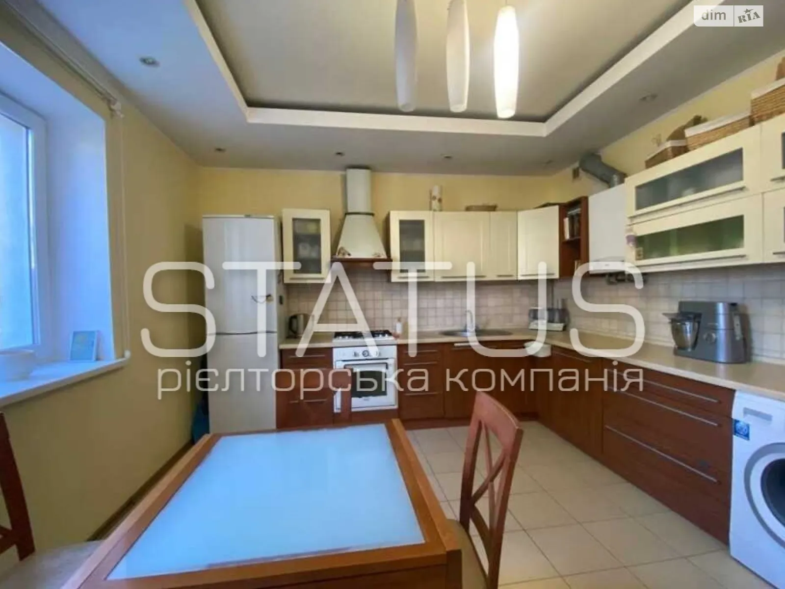 Продается дом на 2 этажа 230 кв. м с камином, цена: 220000 $ - фото 1