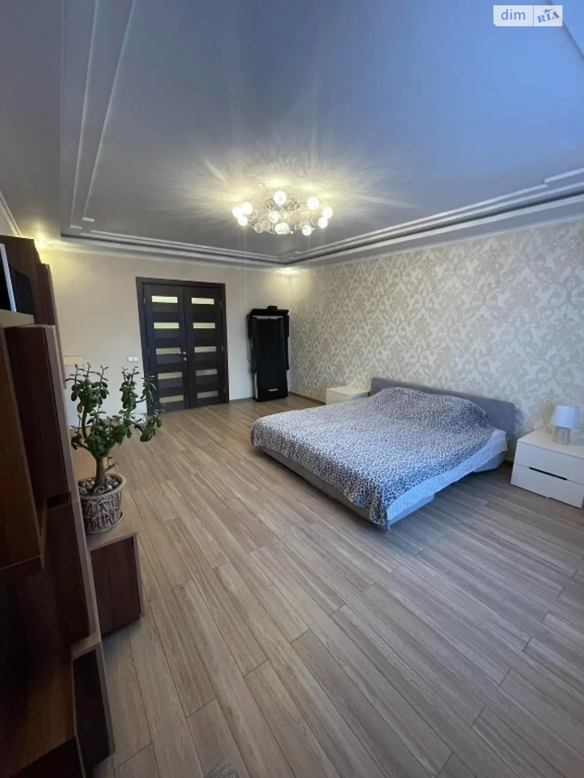 Продається 3-кімнатна квартира 87.3 кв. м у Одесі, вул. Палія Семена