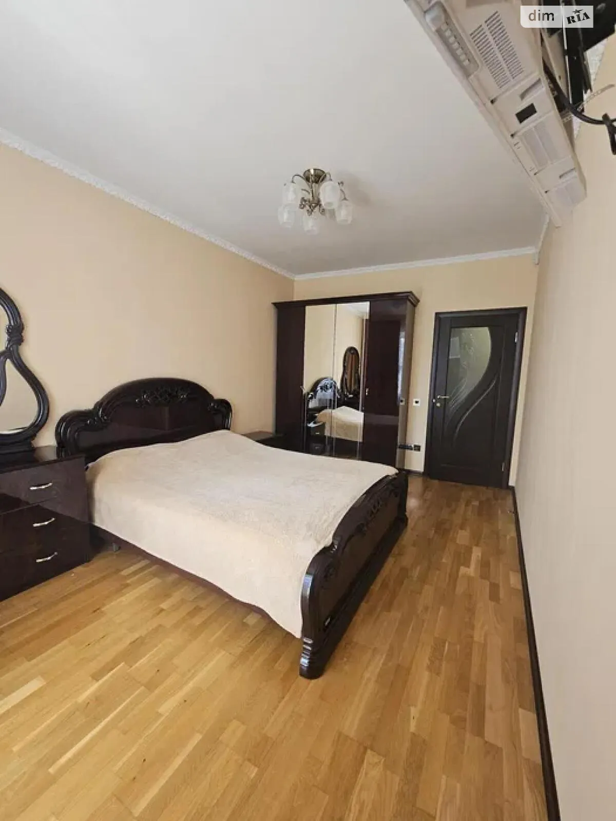 Здається в оренду кімната 90 кв. м у Львові, цена: 750 $