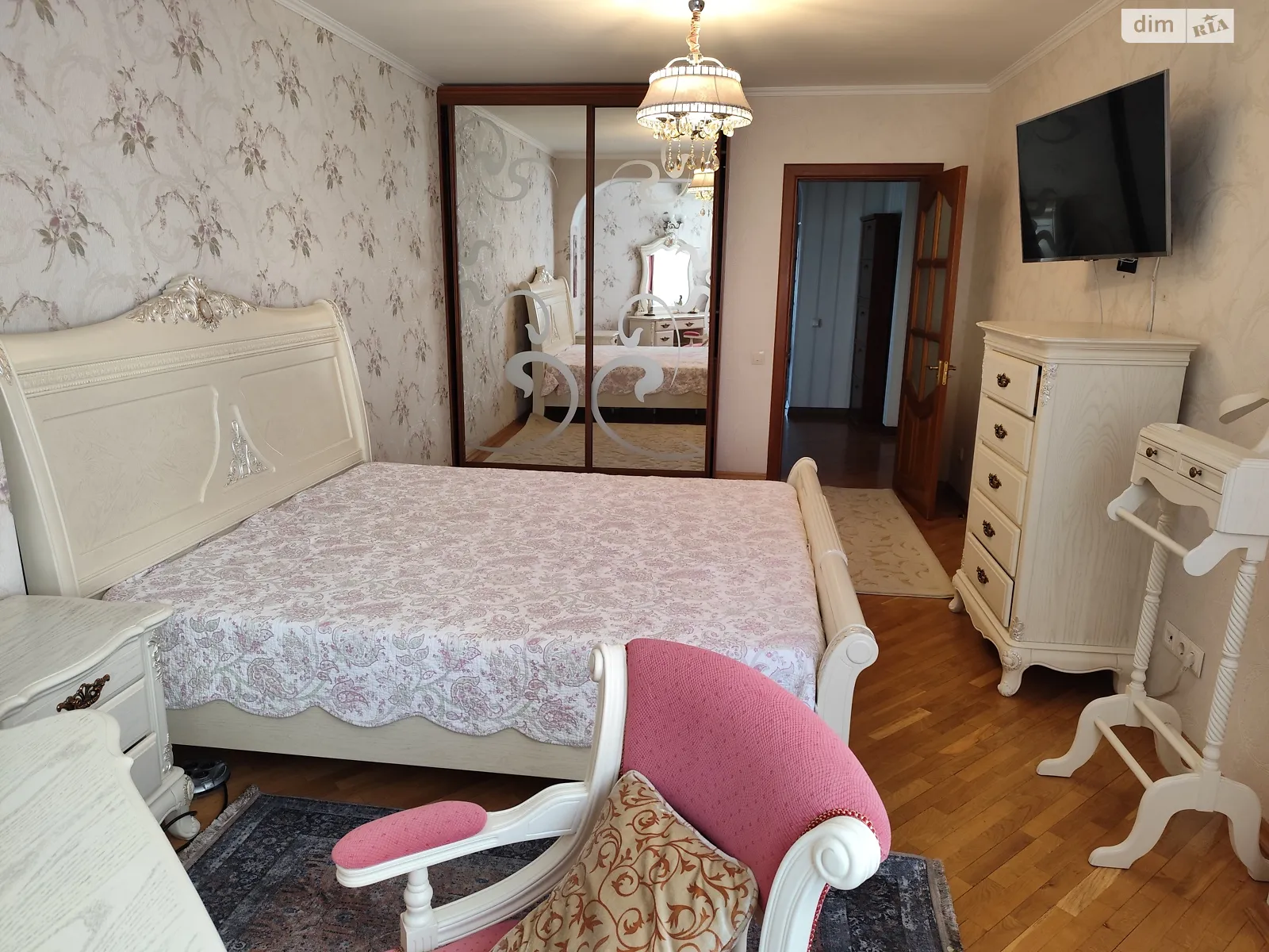 Продается 3-комнатная квартира 150.7 кв. м в Киеве, цена: 320000 $