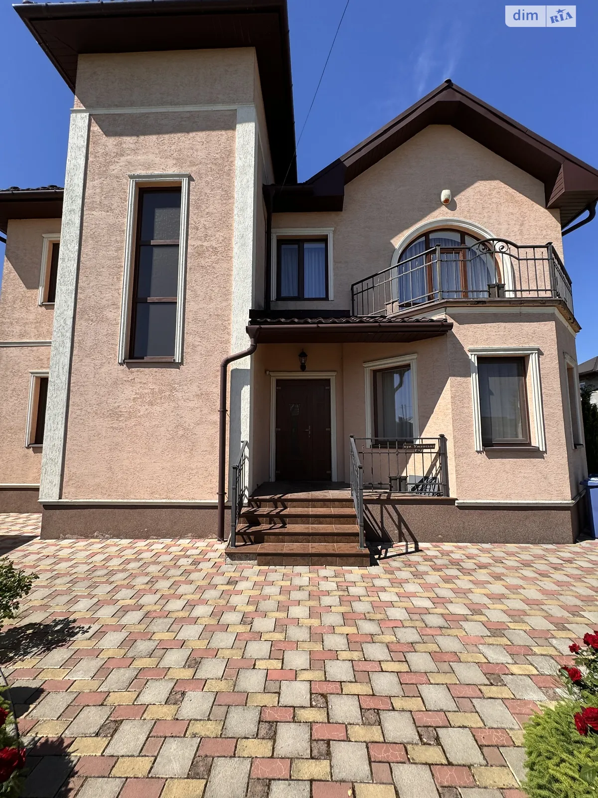 Продается дом на 2 этажа 225 кв. м с камином, цена: 320000 $ - фото 1