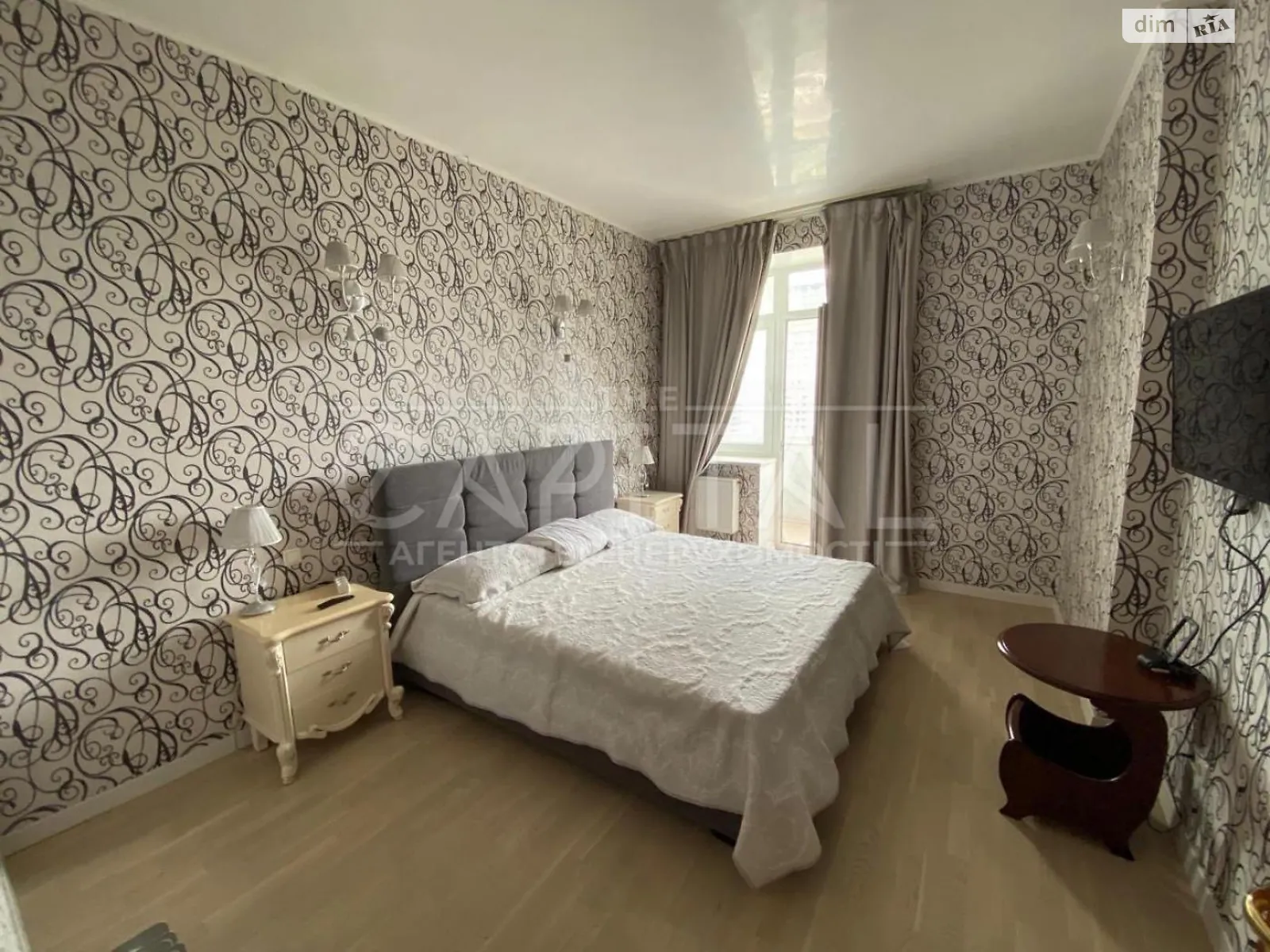 Продается 3-комнатная квартира 200 кв. м в Киеве, ул. Коновальца Евгения, 32Г - фото 1