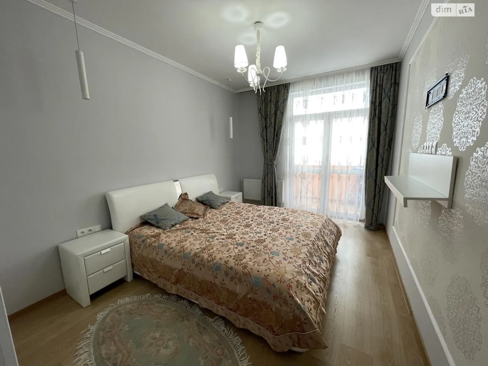 Сдается в аренду 1-комнатная квартира 64 кв. м в Львове, пл. Князя Святослава