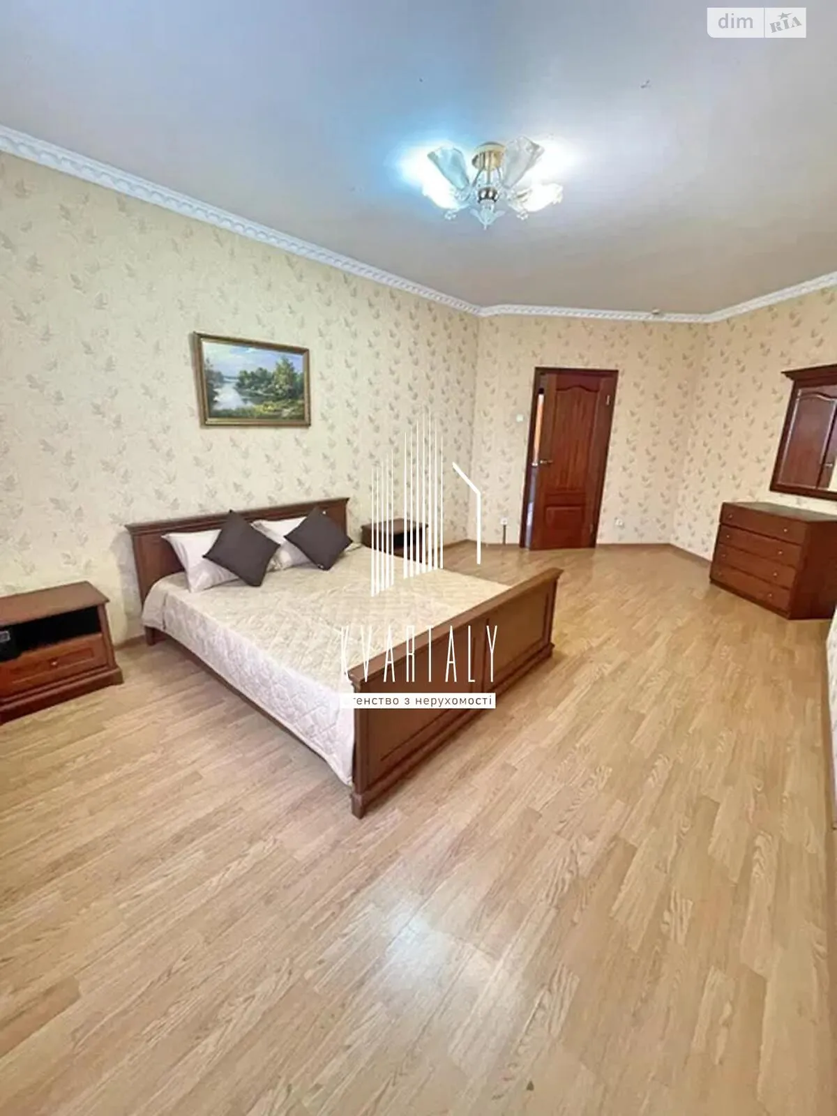 Сдается в аренду 4-комнатная квартира 138 кв. м в Киеве, ул. Срибнокильская, 1 - фото 1