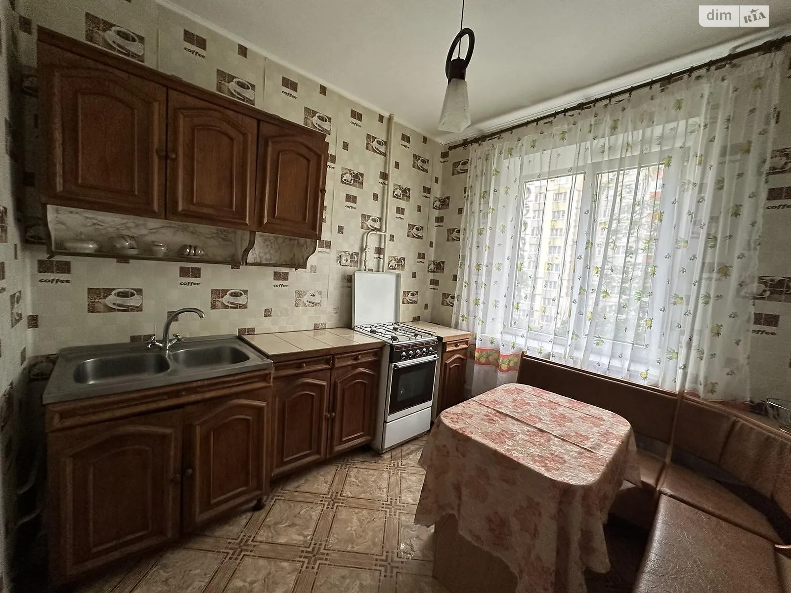 Продается 2-комнатная квартира 49 кв. м в Ровно, ул. Коновальца Евгения, 14