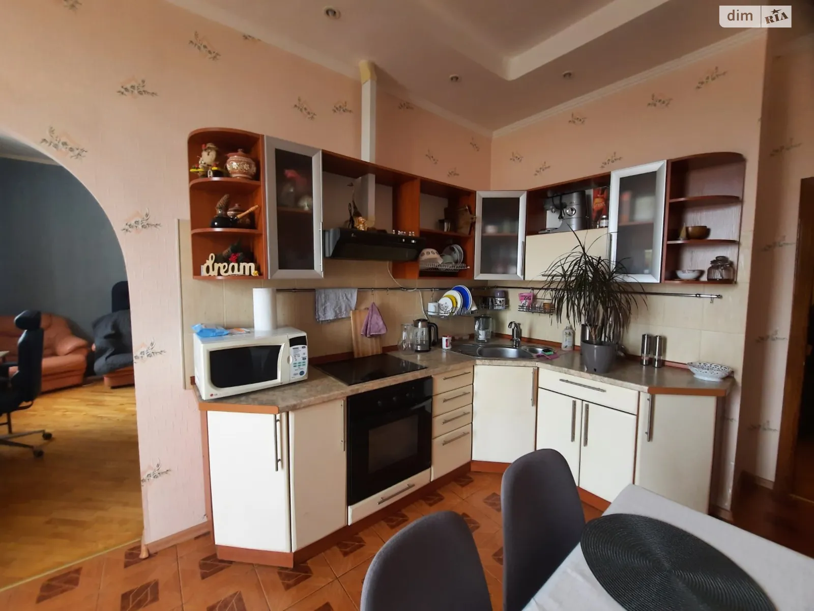 Продается 2-комнатная квартира 77 кв. м в Киеве, ул. Коновальца Евгения, 32Б