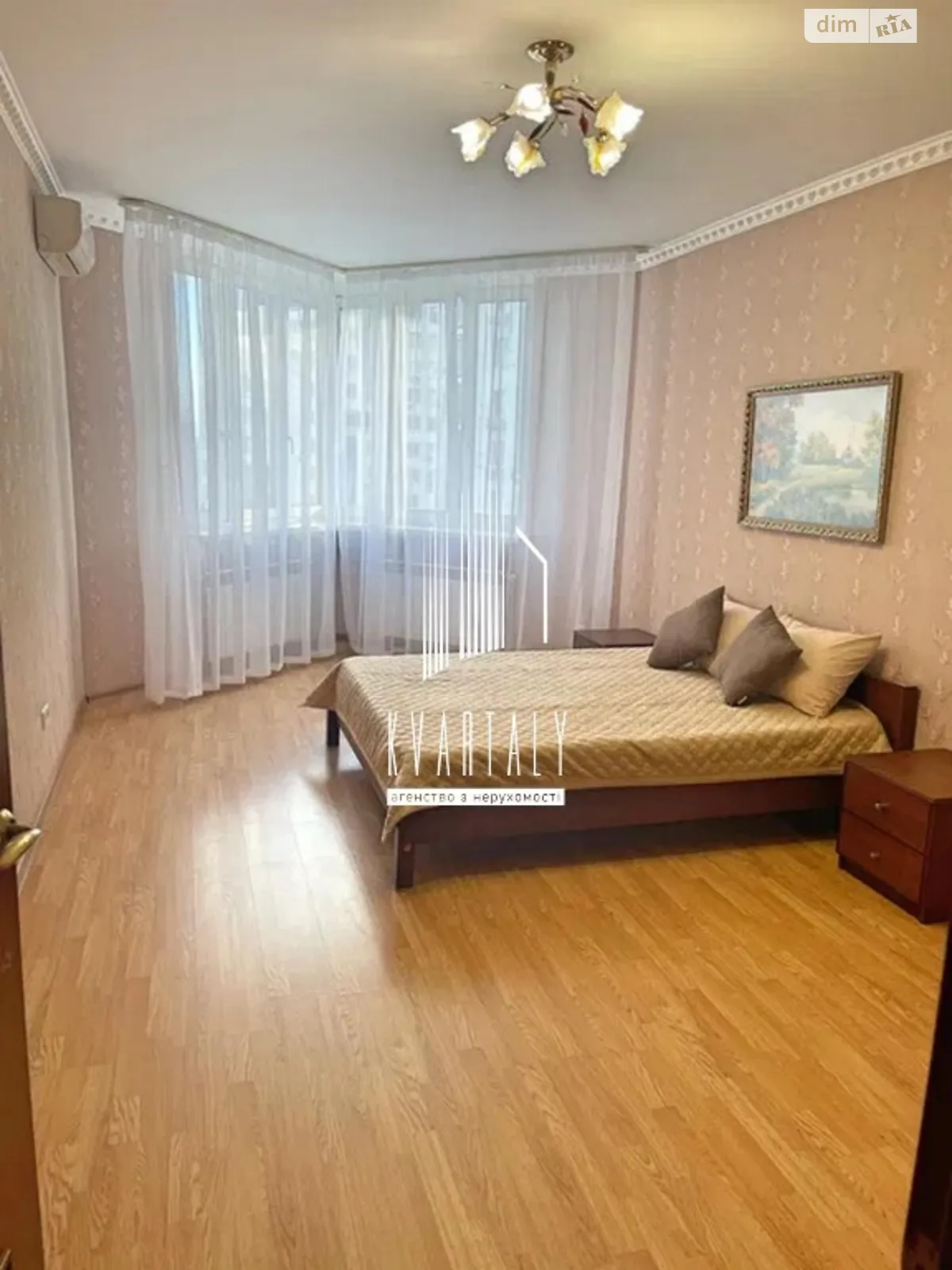 Сдается в аренду 4-комнатная квартира 138 кв. м в Киеве, ул. Срибнокильская, 1
