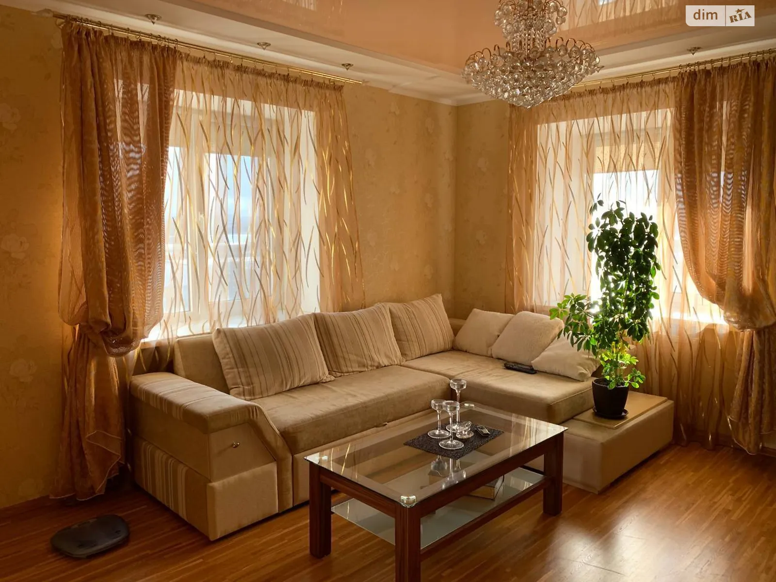 Продається 2-кімнатна квартира 58.2 кв. м у Хмельницькому, вул. Прибузька
