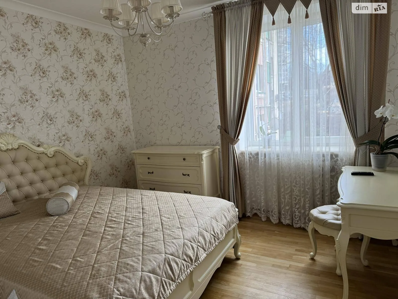Сдается в аренду 3-комнатная квартира 92 кв. м в Черновцах, цена: 550 $ - фото 1