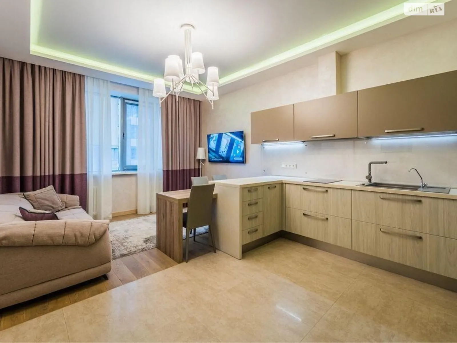 Продается 1-комнатная квартира 60 кв. м в Киеве, наб. Днепровская, 14Б