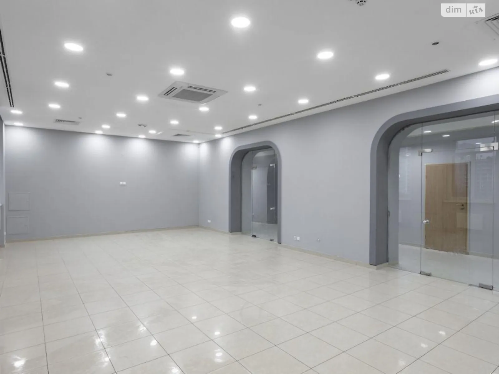 Здається в оренду офіс 560 кв. м в бізнес-центрі, цена: 560 $ - фото 1