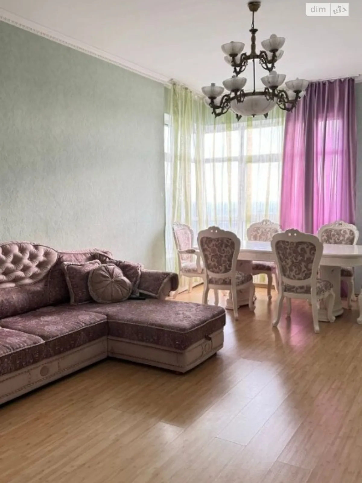 Продается 3-комнатная квартира 107 кв. м в Киеве, просп. Лобановского, 4А