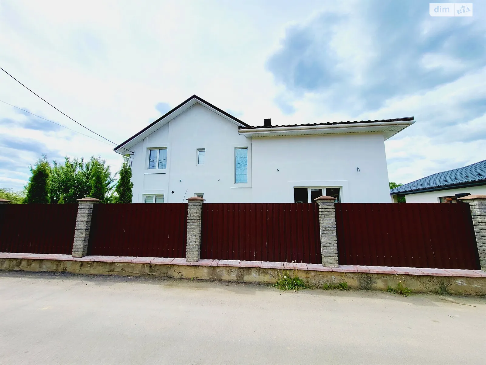 Продается дом на 2 этажа 173 кв. м с камином, цена: 170000 $ - фото 1