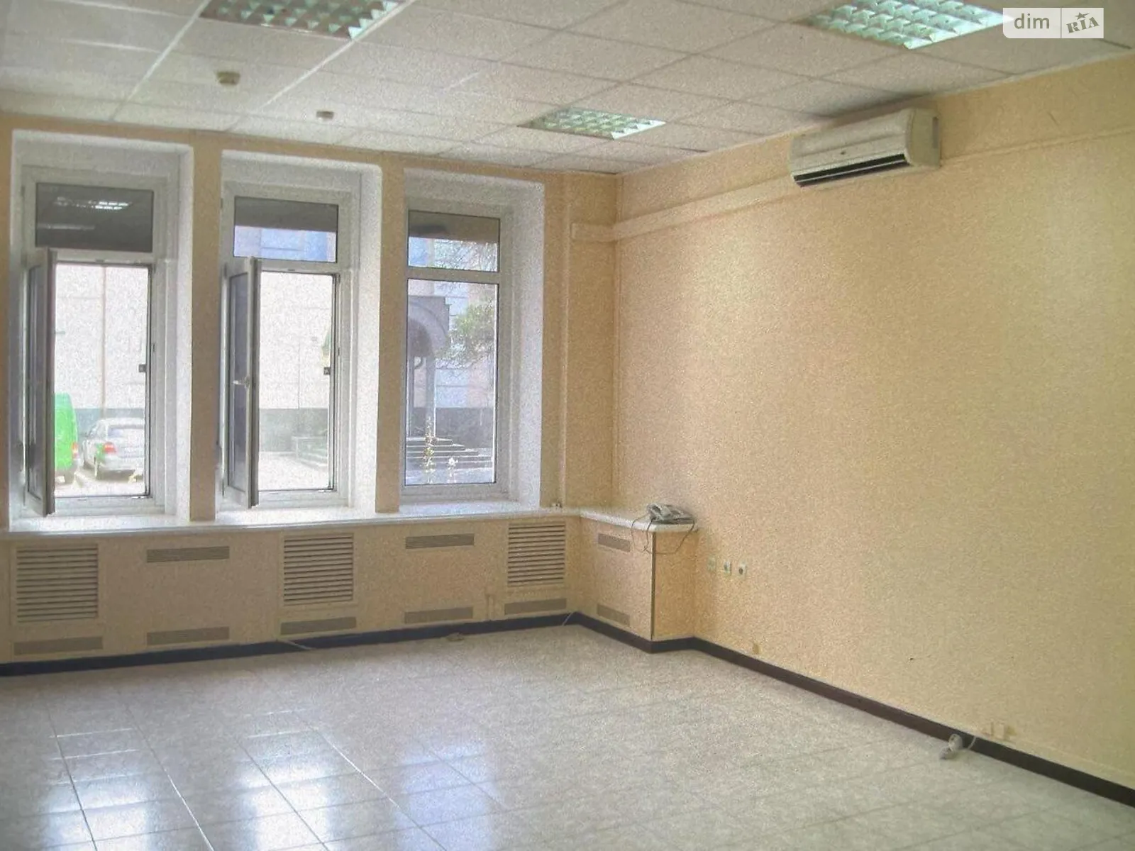 Сдается в аренду офис 100 кв. м в бизнес-центре, цена: 40000 грн