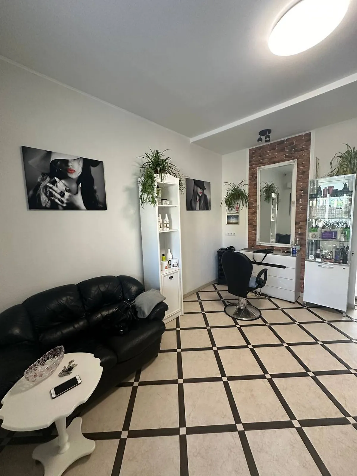 Продается объект сферы услуг 42 кв. м в 3-этажном здании, цена: 45000 $ - фото 1