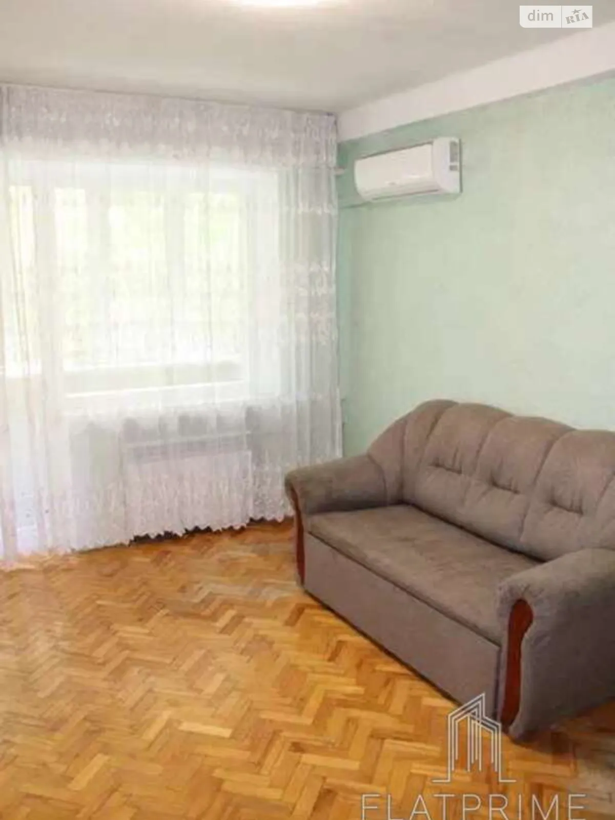 Продается 1-комнатная квартира 38 кв. м в Киеве, ул. Метростроевская, 8
