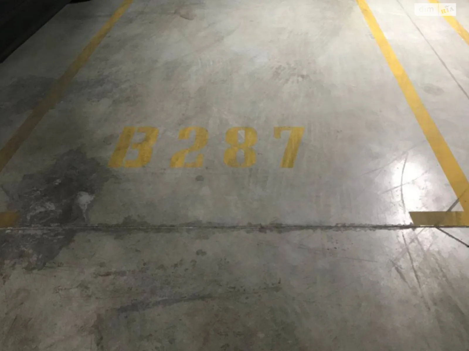Продается подземный паркинг под легковое авто на 18 кв. м, цена: 12500 $