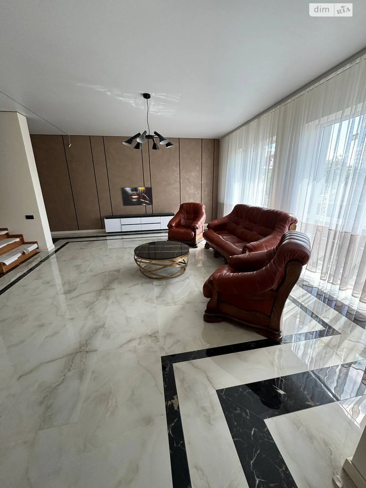 Продается дом на 3 этажа 280 кв. м с мебелью, цена: 420000 $