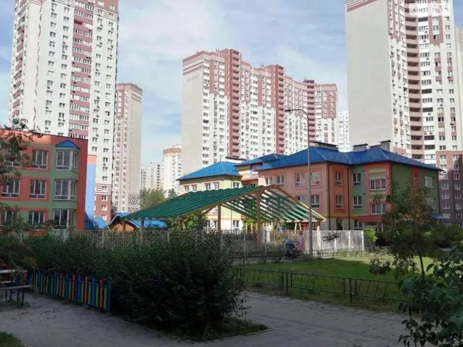Продается 1-комнатная квартира 37 кв. м в Киеве, ул. Бориса Гмыри