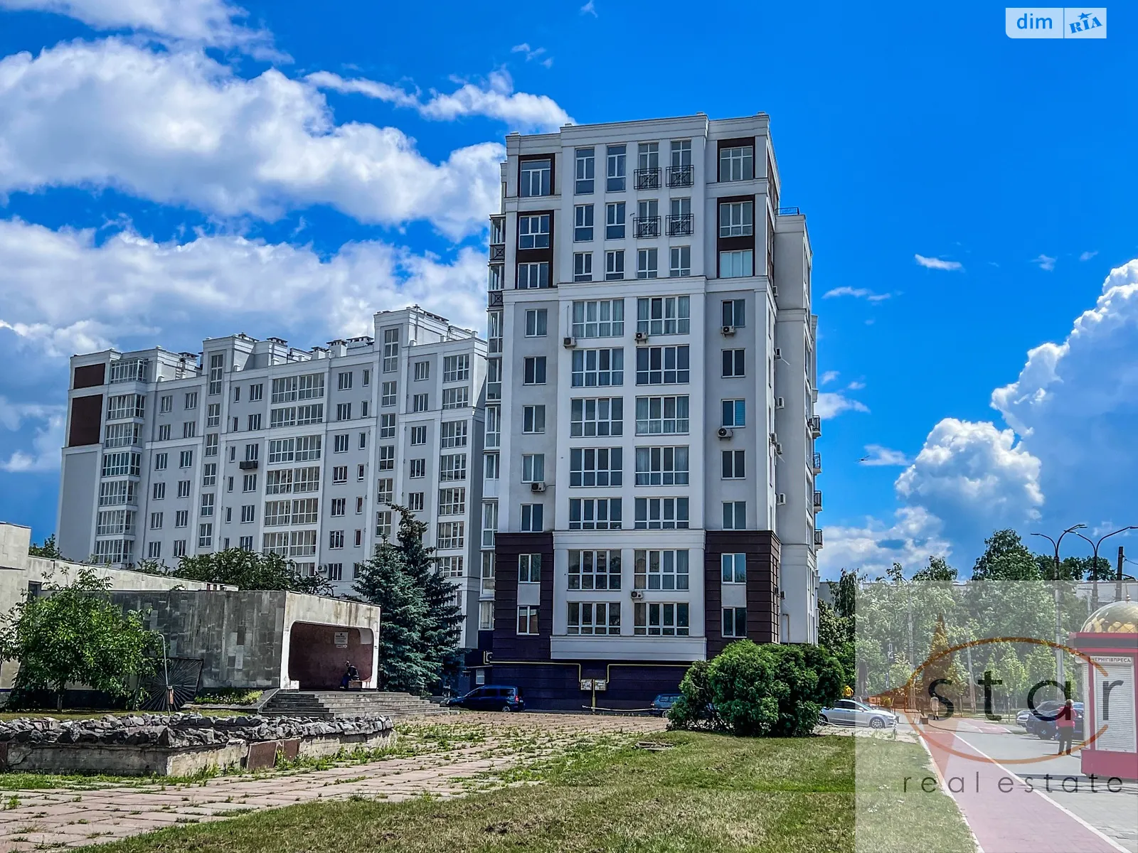 Продается 2-комнатная квартира 81 кв. м в Чернигове - фото 1