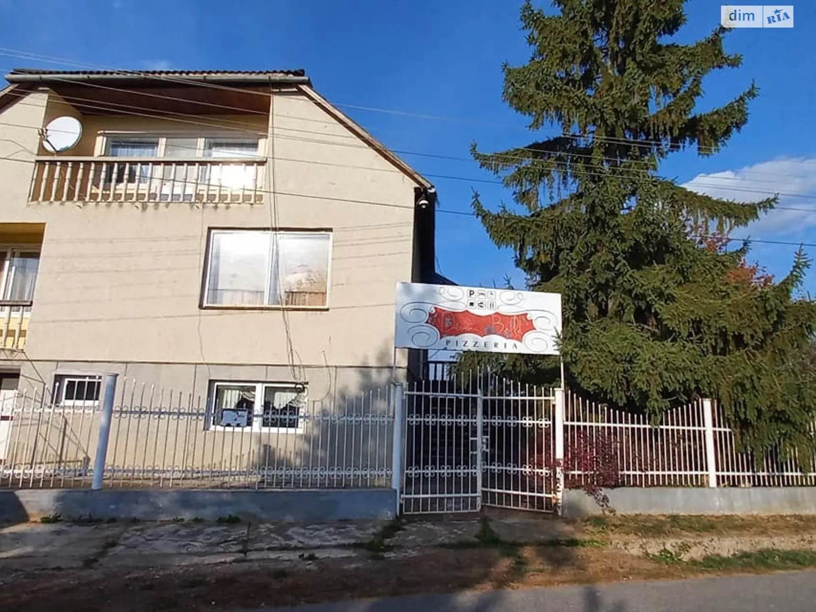 Продается дом на 3 этажа 300 кв. м с баней/сауной, цена: 90000 $ - фото 1