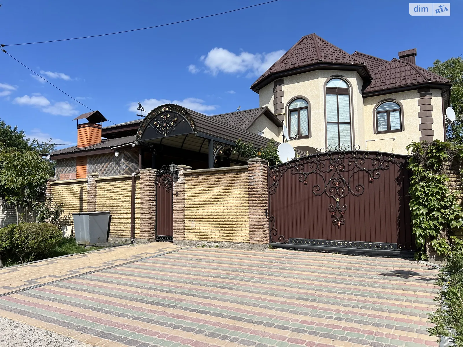 Продается дом на 2 этажа 280 кв. м с участком, цена: 280000 $ - фото 1