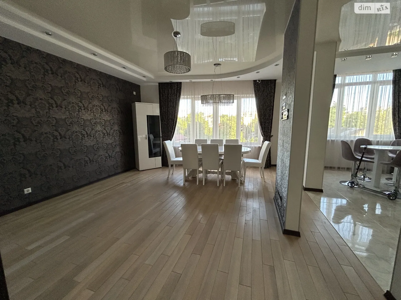 Продается 3-комнатная квартира 95 кв. м в Львове