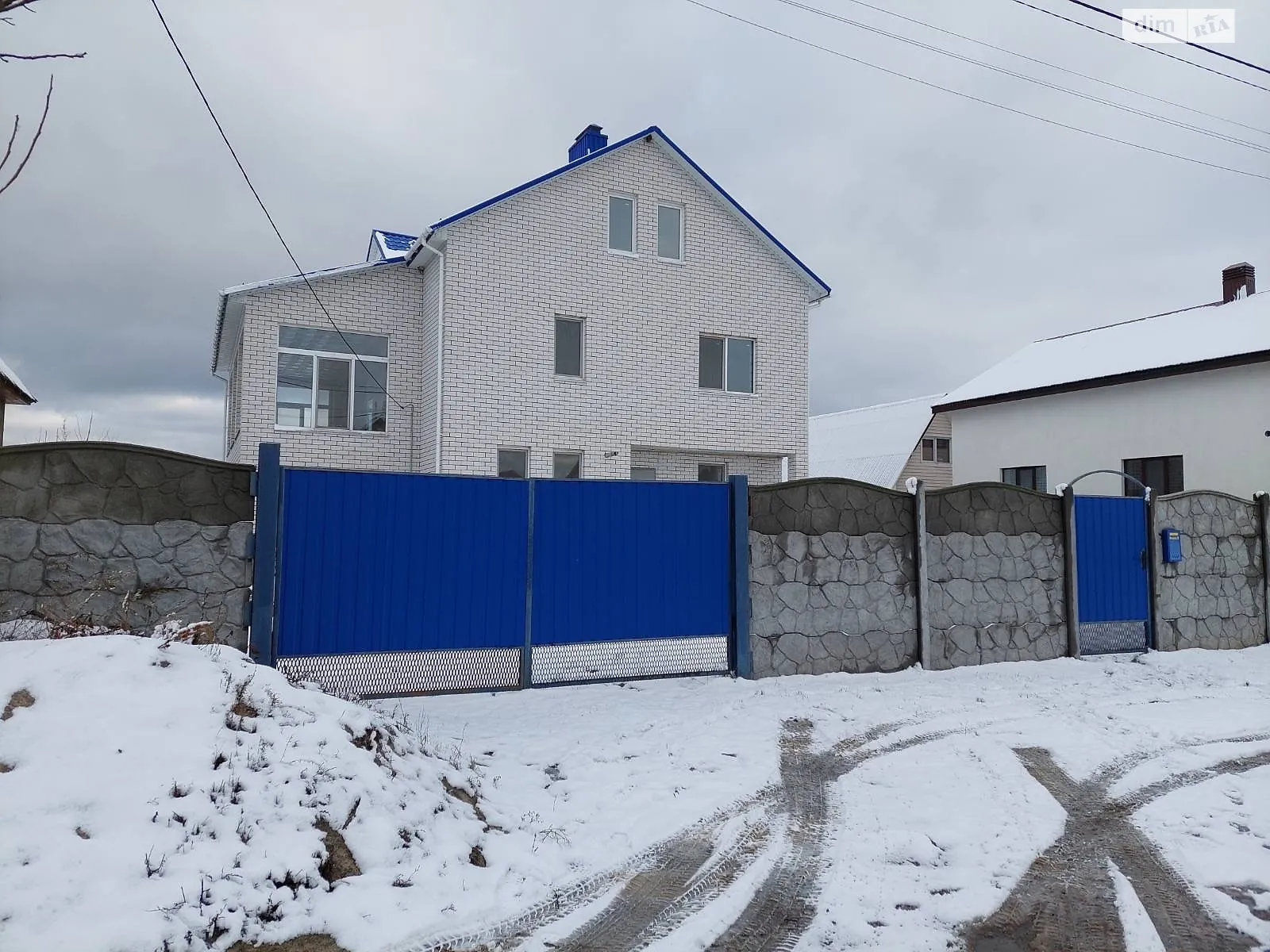 Продається будинок 3 поверховий 250 кв. м з гаражем, цена: 99000 $ - фото 1