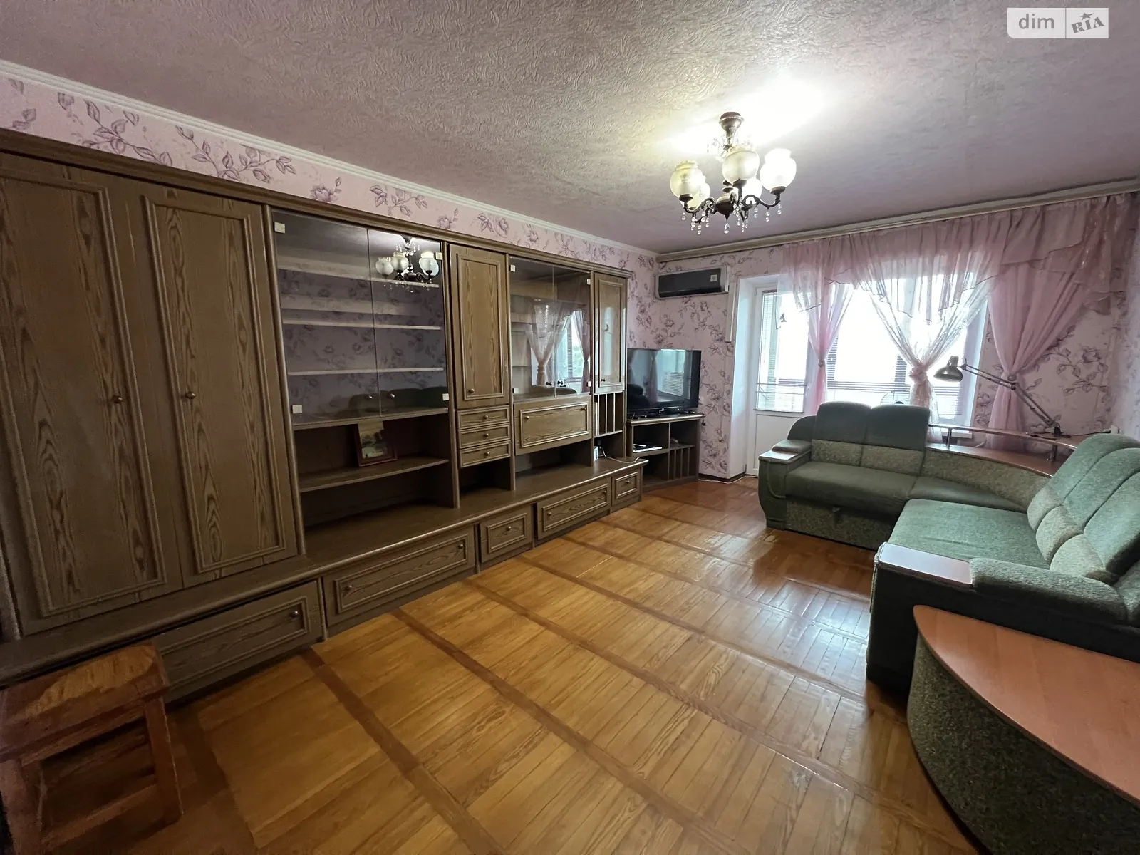 Продается 4-комнатная квартира 80 кв. м в Кривом Роге, ул. Виталия Матусевича(XXII Партсъезда), 8