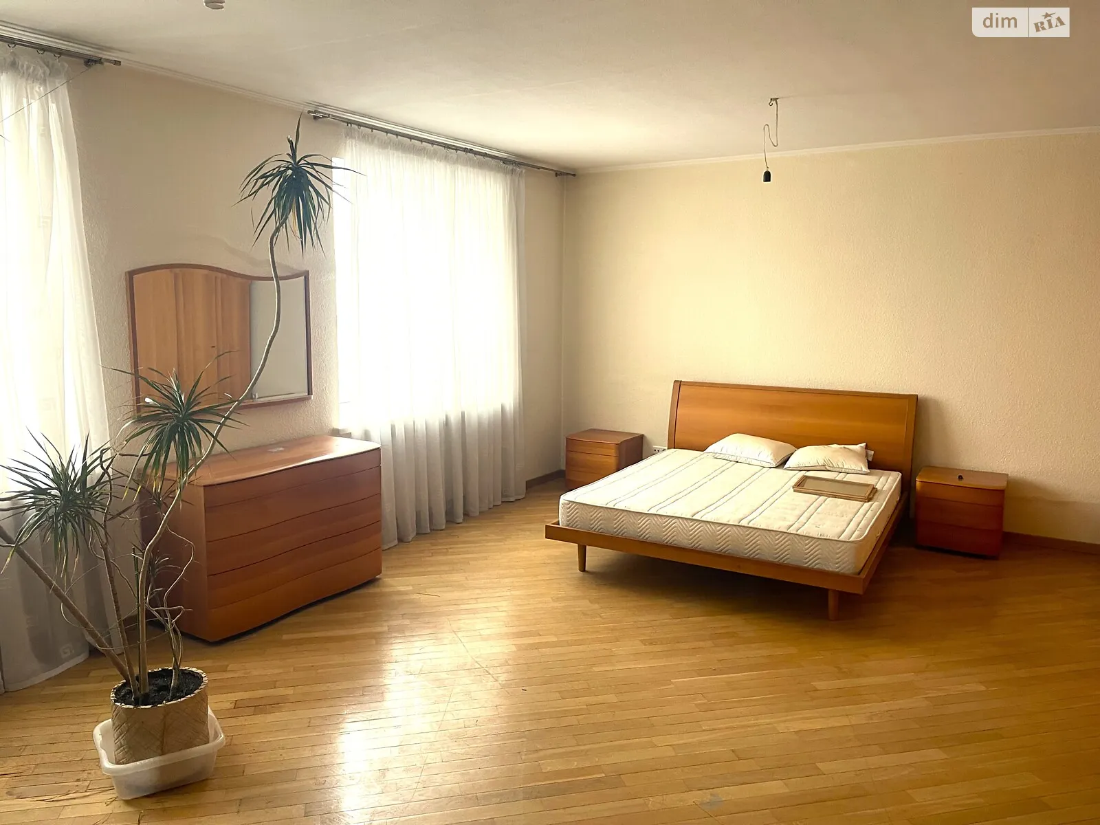 Продается 4-комнатная квартира 145 кв. м в Киеве, ул. Андрея Аболмасова(Панельная), 5 - фото 1