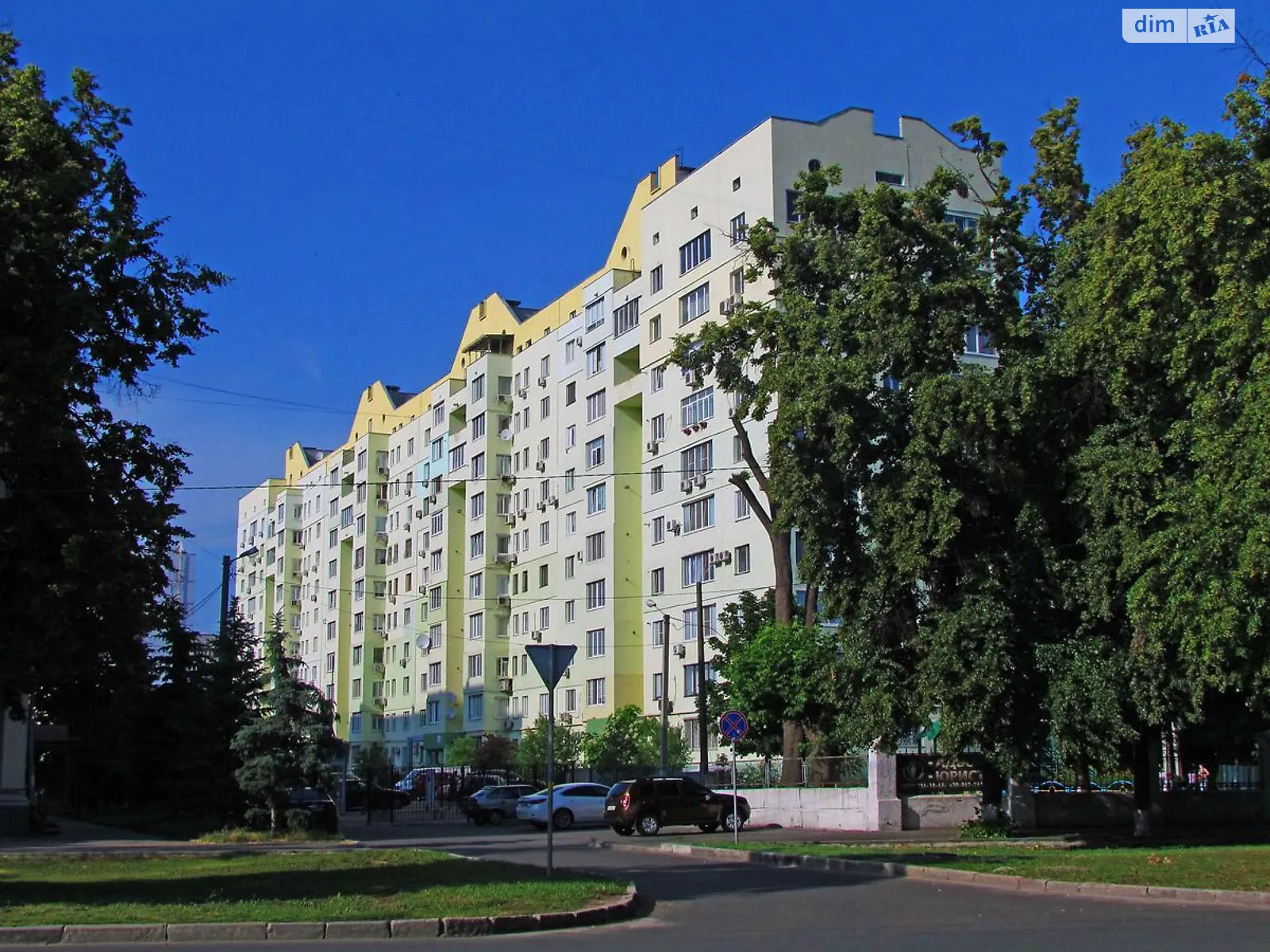 Продається 3-кімнатна квартира 100 кв. м у Харкові, вул. Лебединська