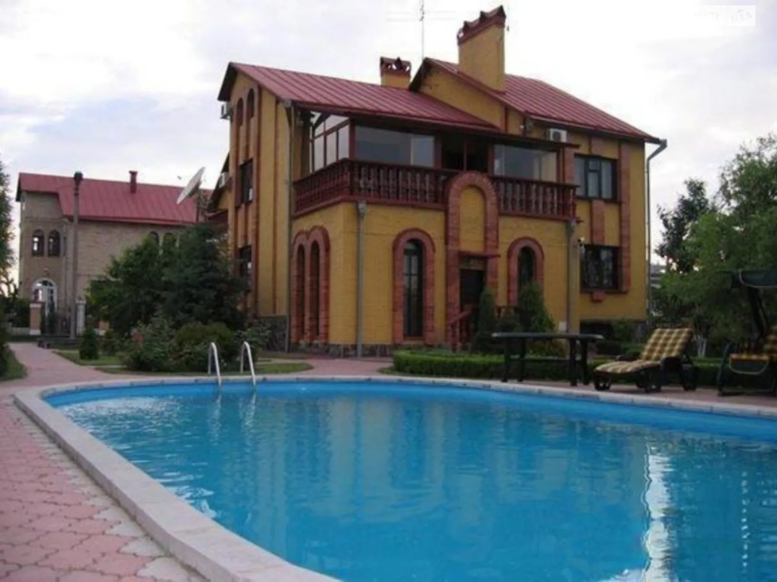 Сдается в аренду одноэтажный дом с балконом, цена: 13000 грн
