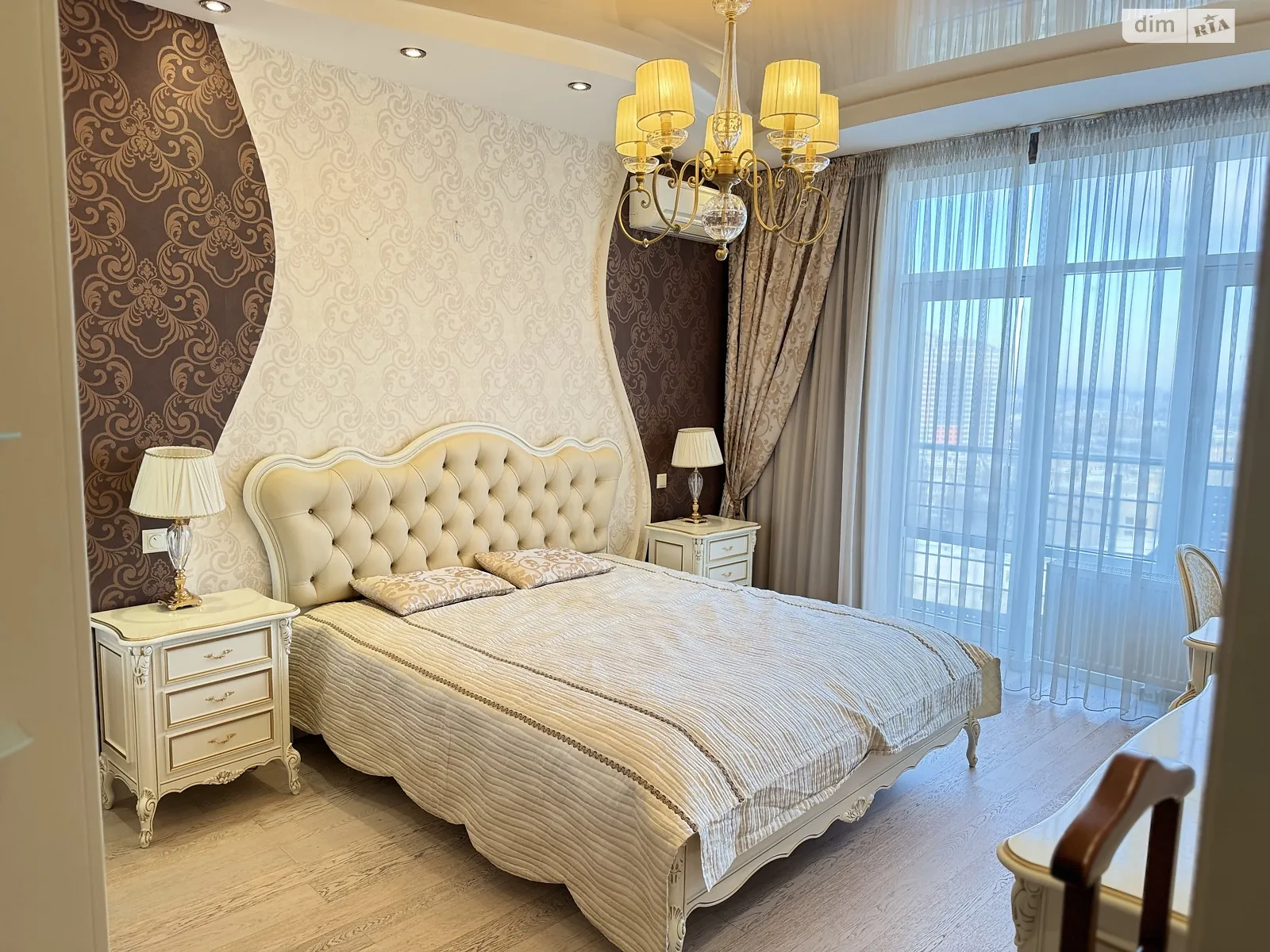 Продается 3-комнатная квартира 128 кв. м в Киеве, ул. Юрия Ильенко, 18Б