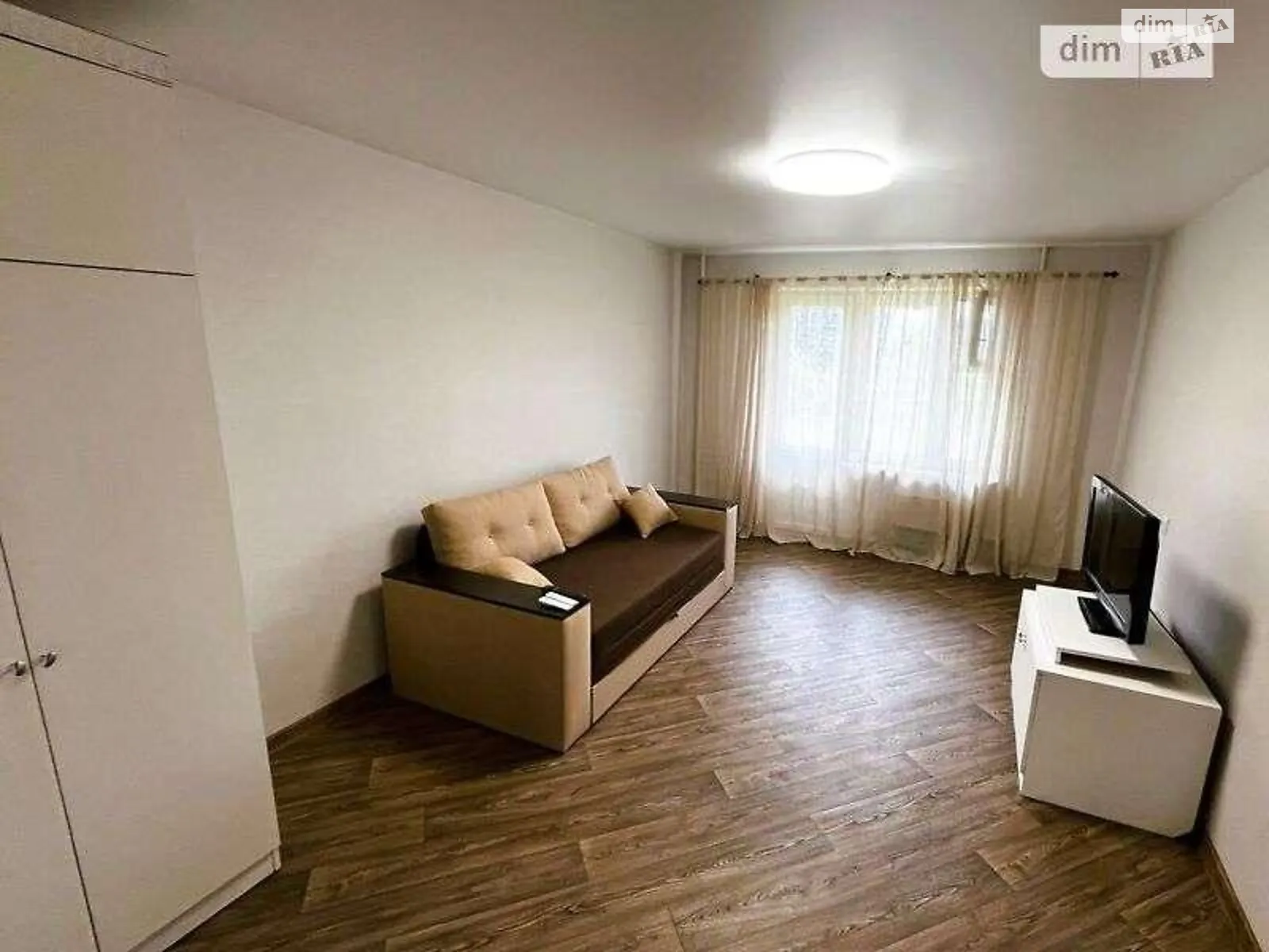 Продается 1-комнатная квартира 38 кв. м в Киеве, ул. Полярная, 8Д