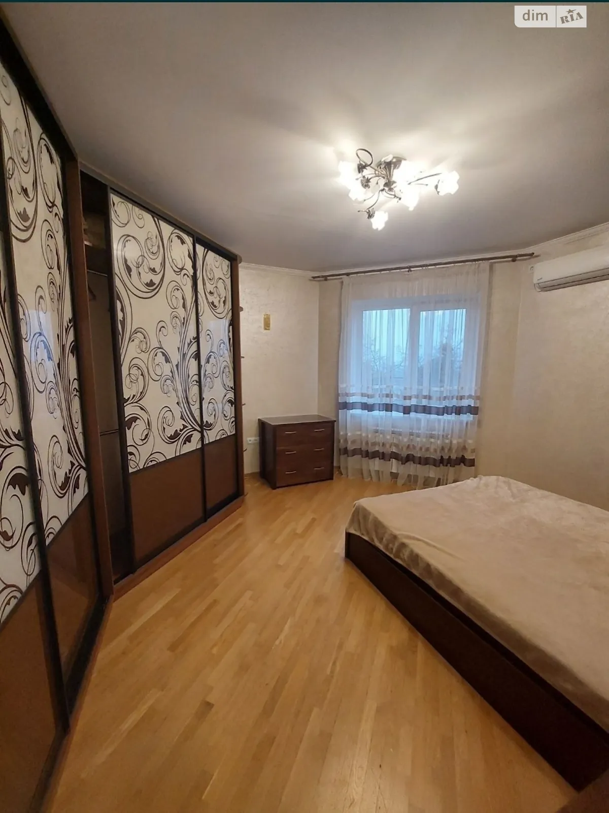 Сдается в аренду 2-комнатная квартира 65 кв. м в Ровно, ул. Литовская, 77